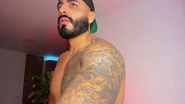 LeandroRusso online show from March 18, 2025, 2:29 am