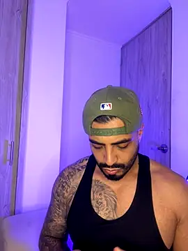 LeandroRusso online show from November 11, 2025, 11:53 pm