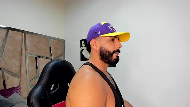 LeandroRusso online show from March 15, 2025, 8:10 pm