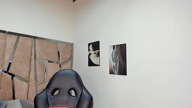 LeandroRusso online show from February 27, 2025, 8:20 pm