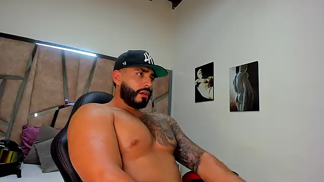 LeandroRusso online show from March 7, 2025, 11:27 pm