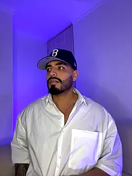 LeandroRusso online show from September 17, 2025, 4:14 am