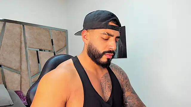 LeandroRusso online show from March 2, 2025, 8:57 pm