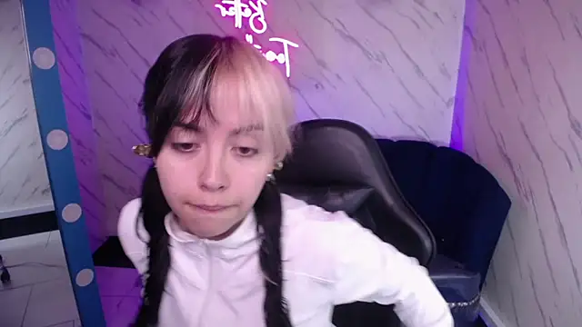 Hela v online show from February 7, 2026, 1:08 pm