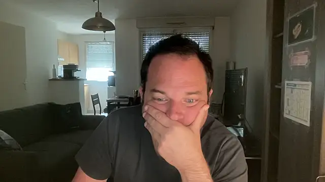 Funnyjul31 online show from April 3, 2026, 9:05 am