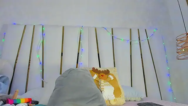 Snapshot of violet_gray_ chatting on November 27, 2025, 11:43 am violet gray online show from November 27, 2025, 11:43 am