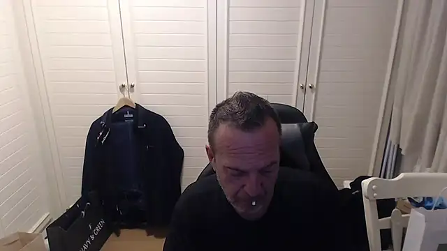 Dimitrios30 online show from February 25, 2026, 4:07 pm