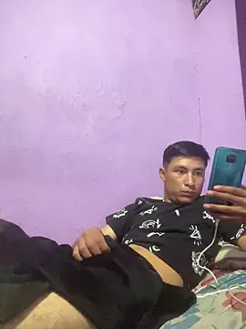 Snapshot of EduardoEspinoza12 chatting on March 6, 2025, 5:35 am EduardoEspinoza12 online show from March 6, 2025, 5:35 am