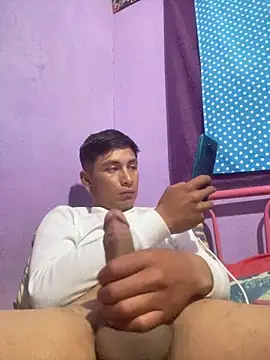 Snapshot of EduardoEspinoza12 chatting on March 7, 2025, 5:40 am EduardoEspinoza12 online show from March 7, 2025, 5:40 am