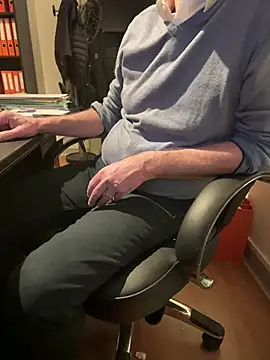 Snapshot of vincent1522 chatting on February 11, 2025, 7:48 pm vincent1522 online show from February 11, 2025, 7:48 pm