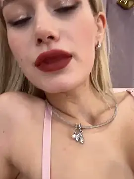 Snapshot of KristinaDane chatting on March 7, 2025, 10:02 am KristinaDane online show from March 7, 2025, 10:02 am