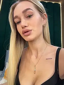 Snapshot of KristinaDane chatting on December 15, 2025, 3:34 am KristinaDane online show from December 15, 2025, 3:34 am