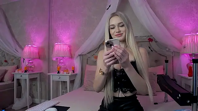 Snapshot of KristinaDane chatting on October 24, 2025, 3:49 am KristinaDane online show from October 24, 2025, 3:49 am