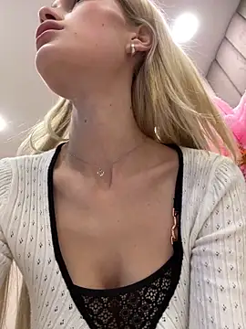 Snapshot of KristinaDane chatting on February 24, 2025, 6:38 am KristinaDane online show from February 24, 2025, 6:38 am