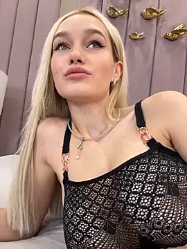 Snapshot of KristinaDane chatting on March 8, 2025, 6:10 am KristinaDane online show from March 8, 2025, 6:10 am