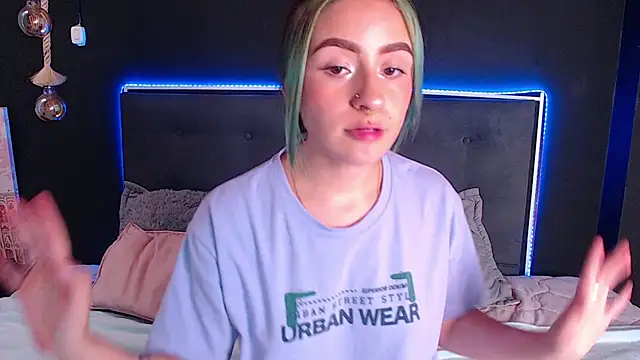 melodygirl   online show from February 24, 2025, 8:03 pm