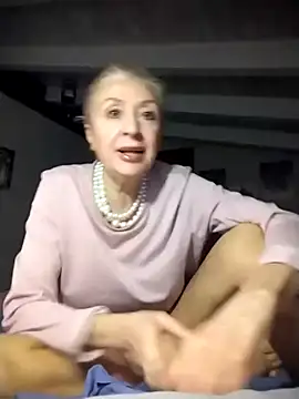 Snapshot of divinaerotica chatting on December 14, 2025, 6:02 pm divinaerotica online show from December 14, 2025, 6:02 pm