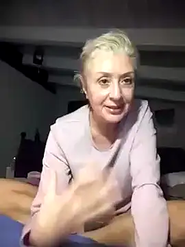 Snapshot of divinaerotica chatting on November 22, 2025, 9:35 pm divinaerotica online show from November 22, 2025, 9:35 pm