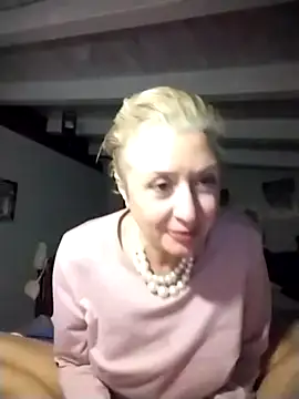 Snapshot of divinaerotica chatting on December 15, 2025, 6:03 pm divinaerotica online show from December 15, 2025, 6:03 pm