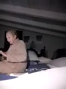 Snapshot of divinaerotica chatting on December 4, 2025, 7:13 pm divinaerotica online show from December 4, 2025, 7:13 pm