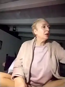 Snapshot of divinaerotica chatting on December 16, 2025, 8:57 pm divinaerotica online show from December 16, 2025, 8:57 pm