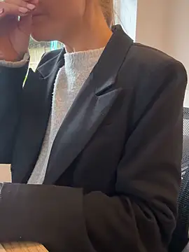 Snapshot of Phoebe_Lily chatting on November 4, 2025, 2:21 pm Phoebe Lily online show from November 4, 2025, 2:21 pm