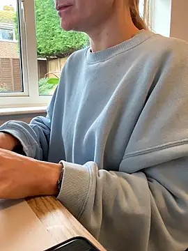 Snapshot of Phoebe_Lily chatting on November 18, 2025, 11:02 am Phoebe Lily online show from November 18, 2025, 11:02 am