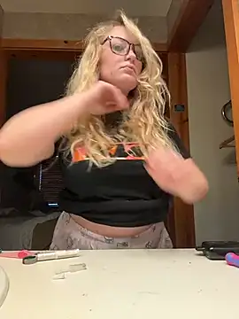 Snapshot of kcmo1010 chatting on November 7, 2025, 7:40 pm kcmo1010 online show from November 7, 2025, 7:40 pm