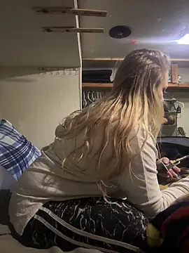 Snapshot of kcmo1010 chatting on January 19, 2026, 7:23 am kcmo1010 online show from January 19, 2026, 7:23 am