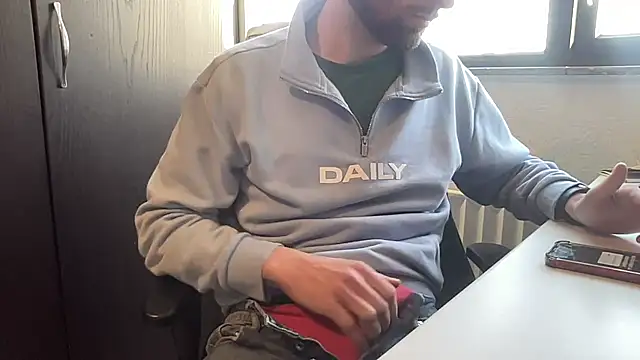 Snapshot of bullyboyy chatting on January 27, 2025, 9:02 am bullyboyy online show from January 27, 2025, 9:02 am