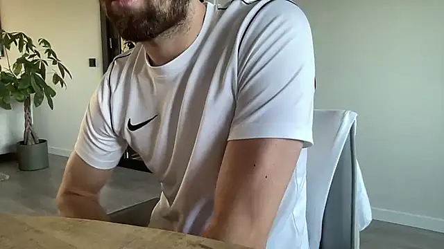 Snapshot of bullyboyy chatting on September 15, 2025, 6:36 am bullyboyy online show from September 15, 2025, 6:36 am