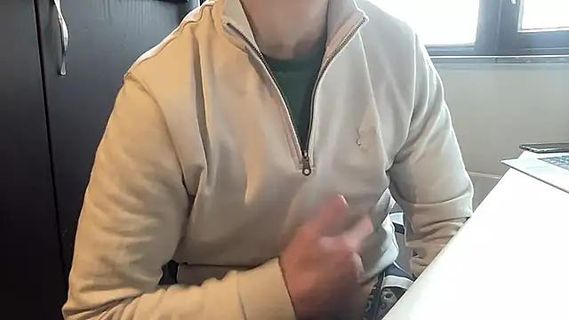 Snapshot of bullyboyy chatting on February 10, 2025, 9:25 am bullyboyy online show from February 10, 2025, 9:25 am