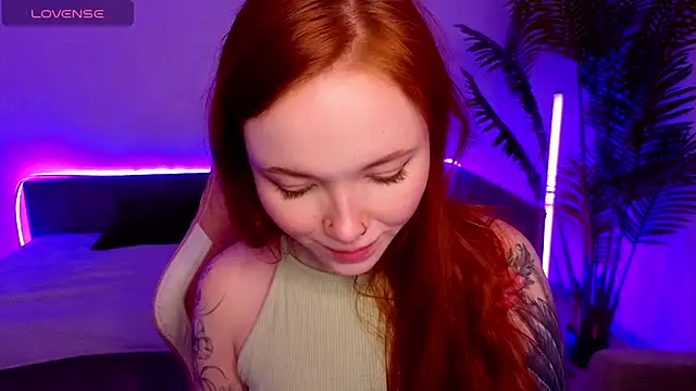 Snapshot of Maya_Light chatting on December 4, 2025, 8:24 am Maya Light online show from December 4, 2025, 8:24 am