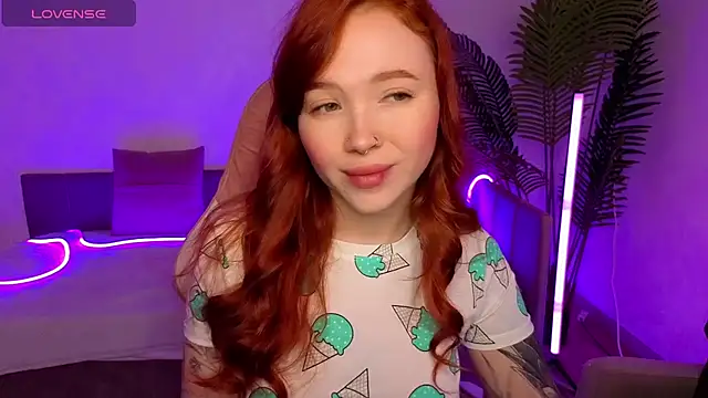 Snapshot of Maya_Light chatting on November 16, 2025, 12:48 am Maya Light online show from November 16, 2025, 12:48 am