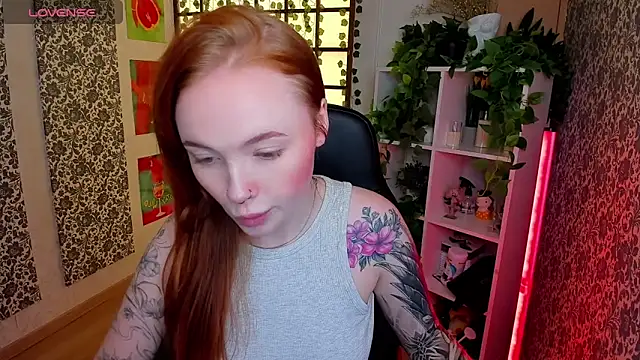 Snapshot of Maya_Light chatting on October 8, 2025, 1:51 am Maya Light online show from October 8, 2025, 1:51 am