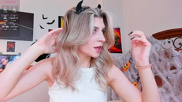 Snapshot of heartseduction chatting on October 31, 2025, 7:49 am heartseduction online show from October 31, 2025, 7:49 am