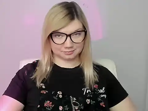 Snapshot of Lola_moree chatting on October 6, 2025, 11:33 am Lola moree online show from October 6, 2025, 11:33 am