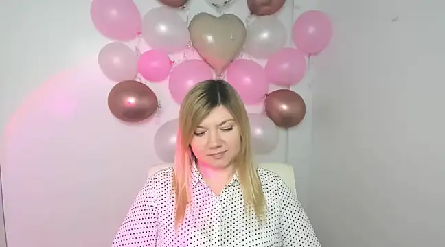 Snapshot of Lola_moree chatting on February 20, 2025, 12:47 pm Lola moree online show from February 20, 2025, 12:47 pm