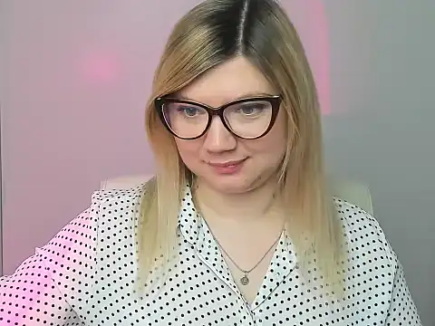 Snapshot of Lola_moree chatting on October 25, 2025, 6:12 am Lola moree online show from October 25, 2025, 6:12 am