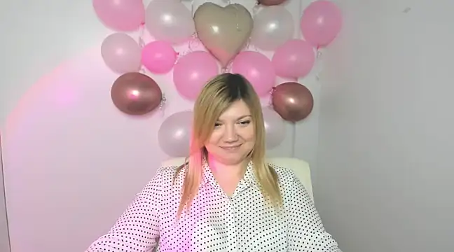 Snapshot of Lola_moree chatting on February 20, 2025, 3:52 pm Lola moree online show from February 20, 2025, 3:52 pm