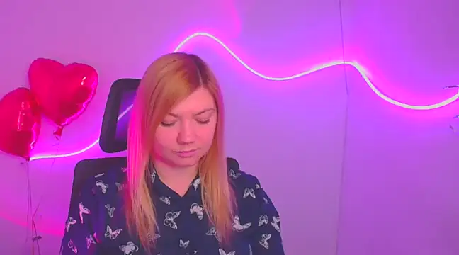 Snapshot of Lola_moree chatting on March 5, 2025, 12:22 pm Lola moree online show from March 5, 2025, 12:22 pm