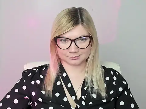 Snapshot of Lola_moree chatting on October 27, 2025, 12:50 pm Lola moree online show from October 27, 2025, 12:50 pm