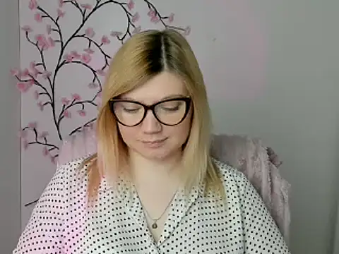 Snapshot of Lola_moree chatting on April 23, 2026, 11:49 am Lola moree online show from April 23, 2026, 11:49 am