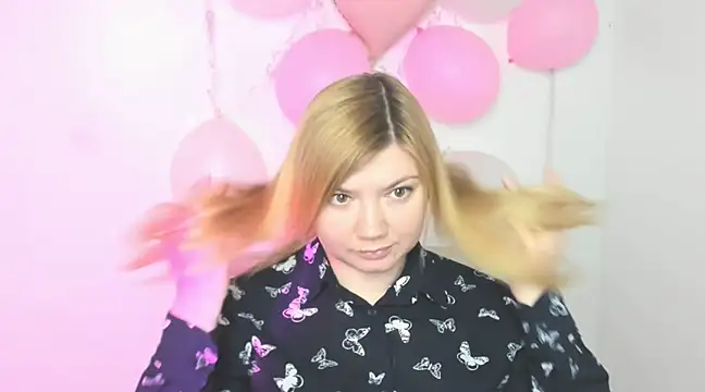 Snapshot of Lola_moree chatting on March 11, 2025, 12:17 pm Lola moree online show from March 11, 2025, 12:17 pm