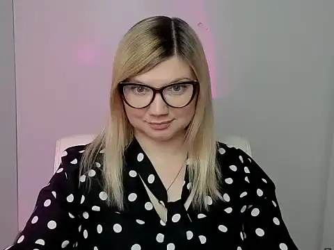 Snapshot of Lola_moree chatting on October 10, 2025, 5:36 pm Lola moree online show from October 10, 2025, 5:36 pm