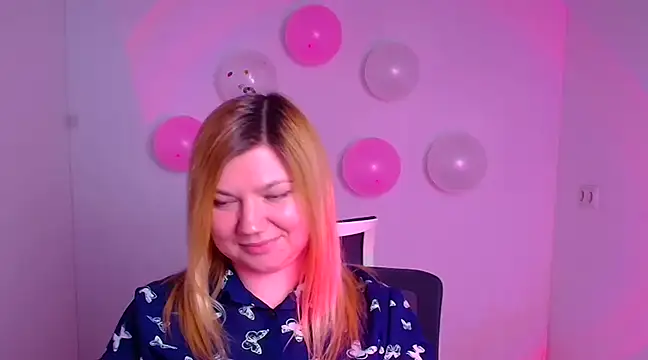 Snapshot of Lola_moree chatting on February 15, 2025, 9:27 am Lola moree online show from February 15, 2025, 9:27 am