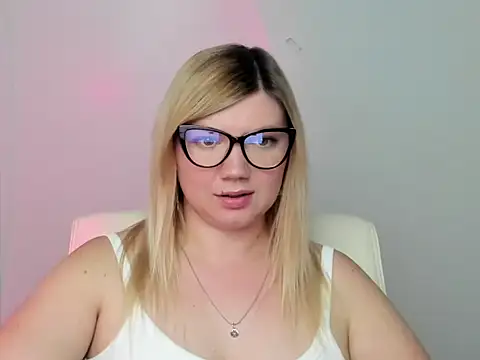 Snapshot of Lola_moree chatting on September 18, 2025, 11:57 am Lola moree online show from September 18, 2025, 11:57 am