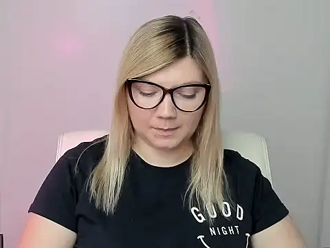 Snapshot of Lola_moree chatting on September 30, 2025, 11:49 am Lola moree online show from September 30, 2025, 11:49 am