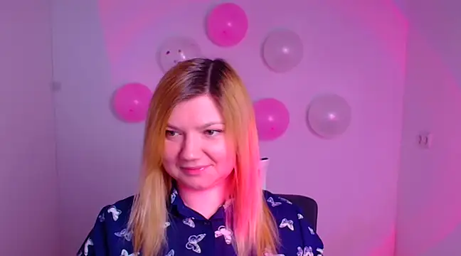 Snapshot of Lola_moree chatting on February 15, 2025, 6:23 am Lola moree online show from February 15, 2025, 6:23 am