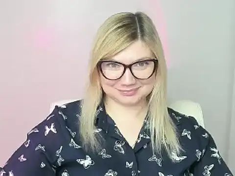 Snapshot of Lola_moree chatting on November 4, 2025, 1:04 pm Lola moree online show from November 4, 2025, 1:04 pm